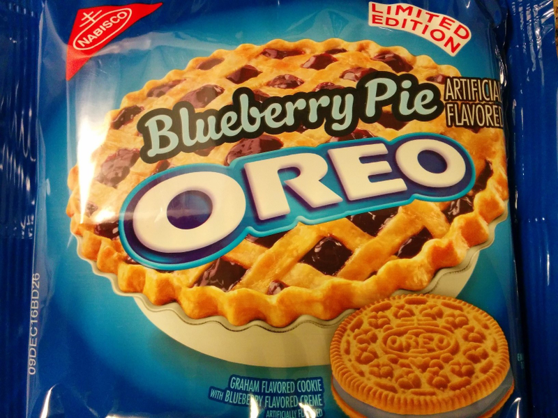Illustration for article titled SnackTAYku: Blueberry Pie Oreos Are As American As Eating Fatty & Sugary Snacks. And They're Delicious.